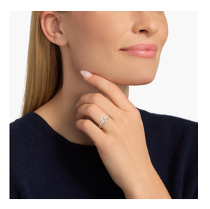 Bague de fiançailles en pierre latérale avec diamant de style vintage de précision conçue pour un accessoire de bijoux classique à étincelle exceptionnelle - Product Image 4