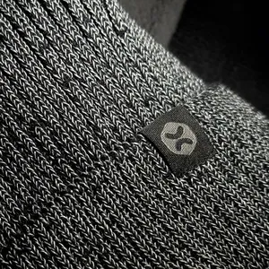 Cappelli e Berretti Promozionali Riflettenti in Titanio Personalizzati per Esposizione di Gadget - Product Image 2