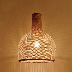 Lámpara de Techo de Bambú Hecha a Mano con Bambú Sostenible para una Iluminación Ambiental Cálida en Espacios Interiores - Product Image 5