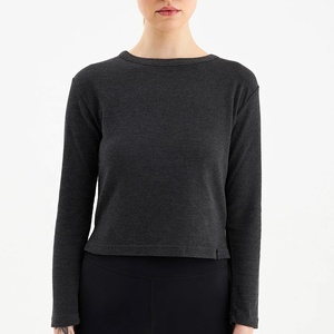 Sweat-shirt col rond surdimensionné pour femmes Logo personnalisé imprimé coton polaire léger luxe éponge tricoté sweat-shirt personnalisable femmes - Product Image 4