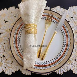 Anneau de serviette en métal doré de couleur festive de Noël, design papillon, utilisation pour mariage, en stock, écologique, prix raisonnable - Product Image 6