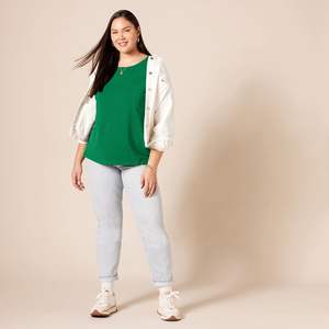 เสื้อยืดผู้หญิงไซส์ใหญ่พิเศษ ผ้าถักเนื้อเรียบ สัมผัสนุ่มดุจขนนก ทรงเข้ารูป ระบายอากาศได้ดี แห้งเร็ว เหมาะสำหรับฤดูร้อน ให้ความรู้สึกเย็นสบาย ใส่ได้ทุกวัน - Product Image 6