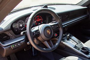 2025 911 Carrera Coupe เครื่องยนต์ 3.0 ลิตร เทอร์โบชาร์จ แบบ Flat-6 พร้อมแพ็คเกจ Premium และ Sport Chrono - Product Image 4