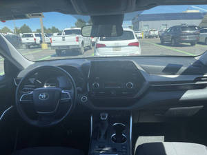 Auto Usado Económico 2024 Toyota Highlander XLE LHD - Product Image 2