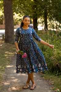 ชุดเดรสลูลานาผ้าฝ้ายแท้พิมพ์ลายด้วยมือ สไตล์โบฮีเมียน สีกรมท่า-ชมพู สำหรับฤดูร้อน ชุดลำลองสำหรับวันหยุด - Product Image 4