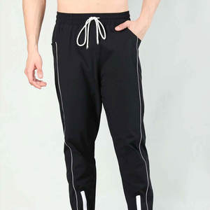 Proveedor de pantalones deportivos personalizados de estilo urbano que ofrece joggers de corte holgado con tejido polar y opciones de marca personalizables - Product Image 3
