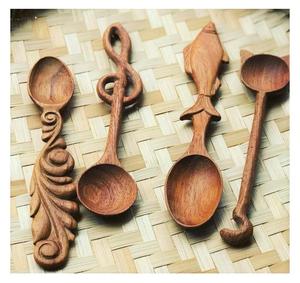Cuillères en bois avec ustensiles de service culinaires à long manche et design vintage sculpté pour une utilisation en fête au titre - Product Image 4