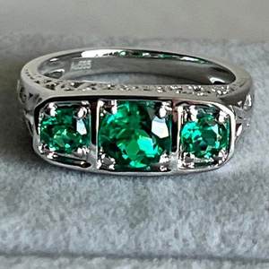 Anillo de Tres Piedras de Moissanita Esmeralda Redonda Original, Estilo Art Deco Vintage Hecho a Mano, Plata 925, Joyería Clásica de Boda Chapada en Oro - Product Image 1