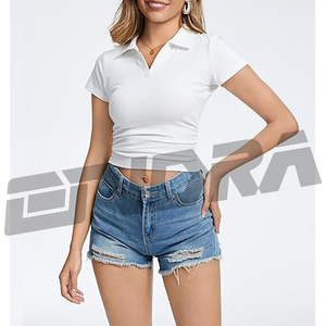 Polo corto gris para mujer con ajuste cómodo, tejido suave y transpirable, estilo moderno, ideal para uso casual, oficina, viajes y uso diario. - Product Image 2