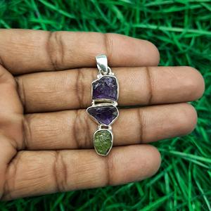 Améthyste et péridot pierre brute pendentif à breloque en argent sterling 925 bijoux faits à la main lunette pierre brute pendentif prix de gros - Product Image 1