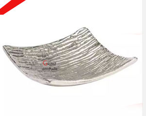 Plateau de service en aluminium en métal fini argenté de qualité supérieure avec design d'oiseaux pour hôtel et restaurant - Product Image 2