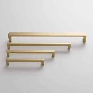 Poignée de tirage en métal pour unités de rangement de bureau avec un design minimaliste robuste et poli pour une utilisation professionnelle en espace de travail - Product Image 5