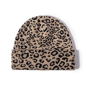 Bonnets en laine acrylique à motifs léopard personnalisés, bonnets chauds pour femmes pour l'automne et l'hiver, vente en gros d'usine au Vietnam - Product Image 1