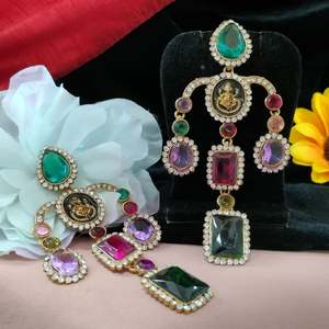 Lujosos colgantes de piedra de cristal con exquisitos detalles de circón para un atractivo glamuroso Una sinfonía de brillo y elegancia - Product Image 4