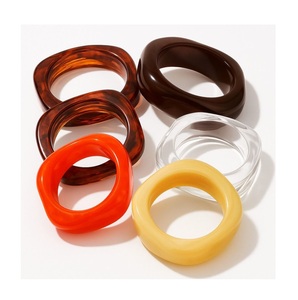 Brazaletes de Resina Elegantes para Damas, Colores Personalizados - Accesorio de Moda Contemporáneo para Fiestas, Eventos y Regalos Empresariales - Product Image 1