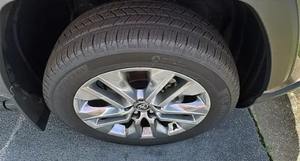 SUV hybride RAV4 Limited AWD 4 portes 2024 légèrement utilisé avec intérieur foncé, conduite à droite/gauche, livraison rapide et vente disponible - Product Image 4