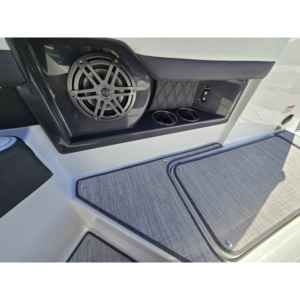Bateau de catégorie Premium Cobalt R8 2025 - Product Image 6