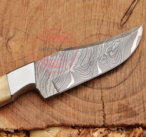 Couteau de chasse Bowie en acier Damas 2025 personnalisé avec manche en bois - Product Image 2
