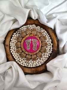 Laxmi Charan artisanal avec travail Kundan, paire de Mata Rani Pagh pour Diwali Varalakshmi Vratham Karthigai Deepam, article de décoration de temple - Product Image 4