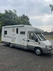 Camping-car de luxe tout-terrain 4-6 personnes avec douche, toilettes, cuisine et une chambre – Mini-caravane RV très demandée - Product Image 5
