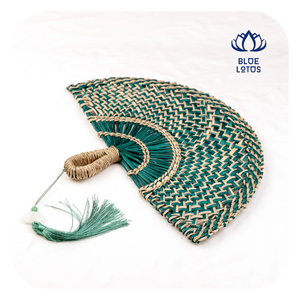 Abanico de Mano de Pasto Marino de Alta Calidad, Hecho a Mano, Natural, Refrescante, Suministro al por Mayor, Exportador de Vietnam - Product Image 1