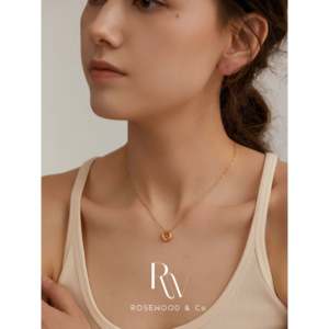 Collana con Ciondolo a Forma di Anello in Oro, Accessorio di Gioielleria alla Moda - Product Image 2