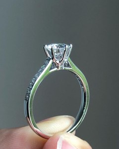 แหวนเพชรมอยส์ซอไนท์เกรดสูงที่มีลวดลายสวยงามทันสมัยเหมาะสำหรับสตรีไปงานปาร์ตี้ - Product Image 4