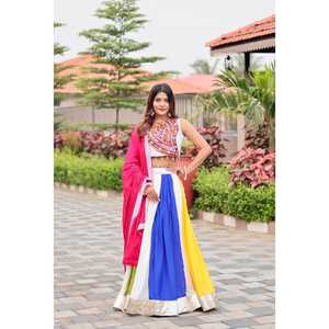 LANZAMIENTO NUEVO FESTIVE WEAR LEHENGA CHOLI TELA DE ALGODÓN PURO CON BORDE DE ENCAJE MULTI LUMPI - Product Image 1