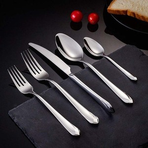 Juego de cubiertos de oro de lujo moderno Diseñador Grueso Occidental Portátil Mango largo Cuchara Tenedor Cuchillo para un estilo de vida ocupado en movimiento - Product Image 5