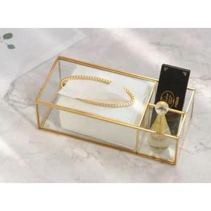 Porte-mouchoirs en laiton d'inspiration vintage avec une finition élégante et ajoutant une touche de sophistication à la décoration intérieure traditionnelle - Product Image 1