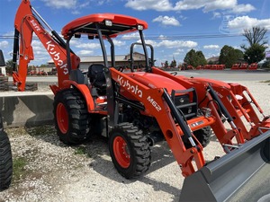 Backheo para Tractor Kubota M62 62HP con 62 horas Tractor de ruedas ligeramente usado en stock con componentes de caja de cambios de motor central - Product Image 2