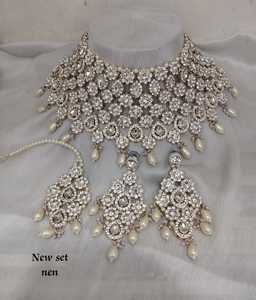 ชุดเครื่องประดับทองชุบแบบคุนดันแบบดั้งเดิมของอินเดีย และชุดสร้อยคอทองแดงสำหรับผู้หญิงและเด็กผู้หญิง เครื่องประดับอินเดียสำหรับผู้หญิง - Product Image 5