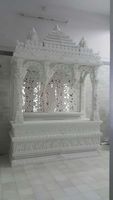 Temple en marbre d'intérieur de haute qualité au meilleur prix pour le salon par un exportateur indien Modèle de temple en marbre à motifs pour usage domestique