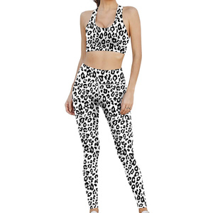 Ensembles de yoga pour femmes avec impression de votre propre logo, tendance de la mode, impression numérique personnalisée, 2 pièces, respirant, séchage rapide - Product Image 1