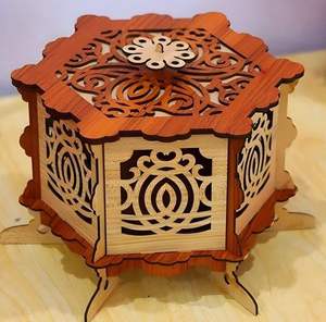 Boîte à bonbons en bois décorative pour les cadeaux de vacances, créant une présentation mémorable pour les bonbons et les friandises - Product Image 4