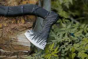 Hacha Vikinga Hecha a Mano de Grado Industrial, Acero con Alto Contenido de Carbono, Mango de Madera, Hacha Vikinga OEM con Empuñadura de Cuero y Funda de Cuero - Product Image 4