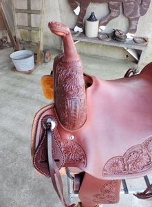 Silla de Montar Western Premium de Cuero para Rancho, Tallada a Mano con Diseño Floral, Barras de Cuarto Completo, Asiento Profundo para Máxima Comodidad - Product Image 2