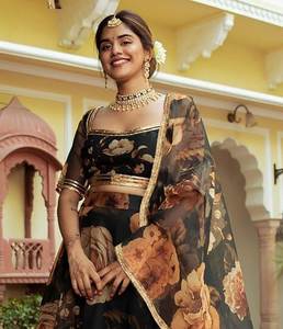 Lanzamiento de una nueva red de tela impresa semicosida Lehenga Choli Dupatta con impresión digital y borde de encaje - Product Image 5