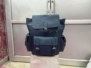 Sac à dos de créateur de luxe unisexe en cuir pur personnalisé de grande capacité avec poignée en chaîne réglable et fermeture éclair robe à la mode/dame - Product Image 2