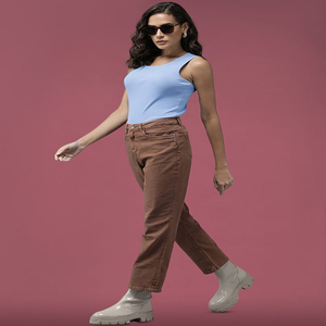 T-shirt d'été pour femme avec col rond sans manches imprimé inspiré de l'Inde coupe régulière et longueur décorée avec un bouton - Product Image 2