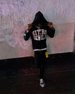 Chándal con capucha y cremallera de diamantes de imitación con apliques bordados a máquina logotipo personalizado pierna acampanada con cremallera chándal para hombre - Product Image 4