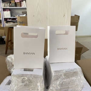Bolsa de Papel de Regalo de Lujo con Estampado en Caliente, Cierre de Cinta y Diseño Personalizado para Empaque de Joyería o Perfume - Product Image 3