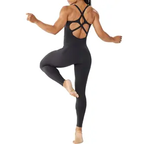 Bantalan cangkir bergaris cepat kering, Jumpsuit Yoga satu potong untuk kebugaran Gym wanita gaya punggung silang ramah kulit, dapat dilepas antilembap