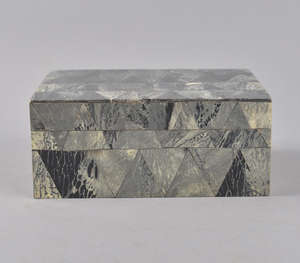 Caja de Joyería de Madera Rectangular con Incrustaciones Triangulares de Mosaico Gris Hecha a Mano, Organizador de Almacenamiento con Decoración de Patrones Geométricos - Product Image 1