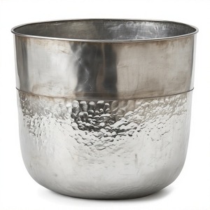 Jardinière silencieuse martelée par le gel avec bord lisse en métal argenté pour les accents de chambre haut de gamme ou les écrans de studio - Product Image 3