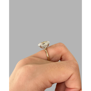 Anillo de Compromiso con Diamante Cultivado en Laboratorio de Corte Ovalado de 4.03 Ct, Certificado IGI, VS1, con Halo Oculto, Oro de 14K de Dos Tonos, Estilo Elegante - Product Image 4