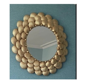 Miroir mural moderne en métal avec cadre doré pour la chambre à coucher et la décoration de mariage en vrac disponible en Inde - Product Image 1