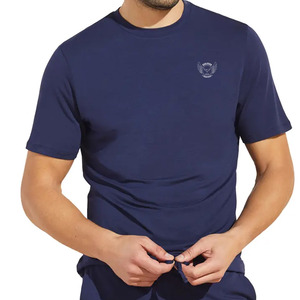 Conjunto de camiseta y pantalones cortos de tela suave, ropa deportiva para uso en equipo o club, conjunto de camiseta y pantalones cortos con logo personalizado - Product Image 5