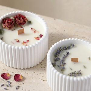 Juego de Velas Aromáticas Decorativas Arovi de Cera de Soya, Velas Hechas a Mano con Mecha de Madera y Botánicos Secos, Decoración Estética para el Hogar - Product Image 3
