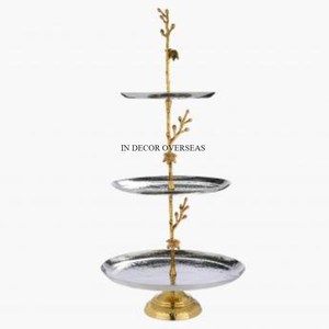 Support de gâteau en métal robuste de concepteur de fleurs plaqué or de haute qualité enduit de poudre de couleur blanche pour les fêtes de mariage et d'anniversaire - Product Image 3